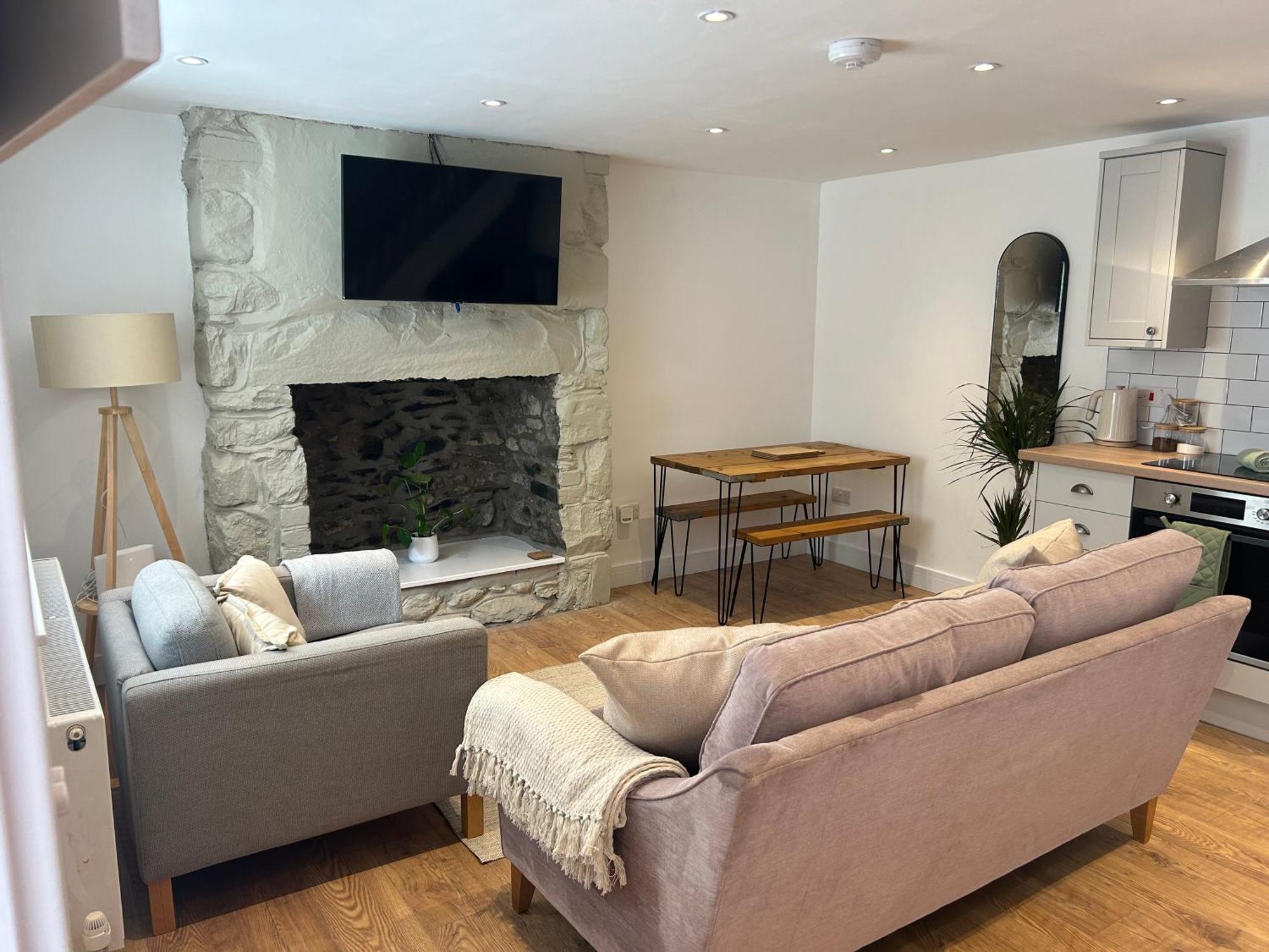 Cosy Modern Miners Cottage Llanllechid Exterior photo